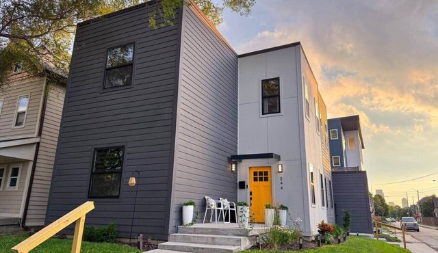 New: Luxe 4BR w-2 Car Garage + EV Charger + Rooftop