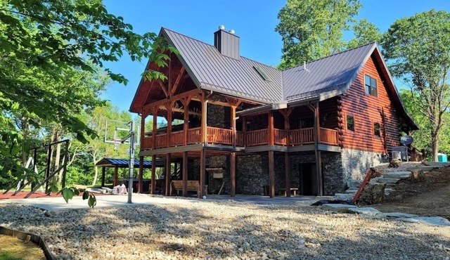 New luxurious Cabin, 10 min away from old man cave