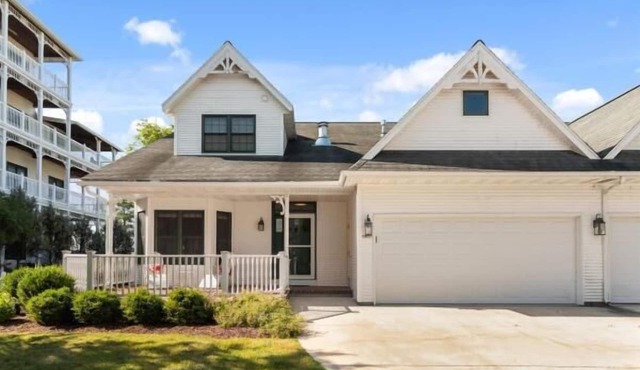 NEW! Luxury Rental - Parker House. Private Beach Access & Walkable to Downtown