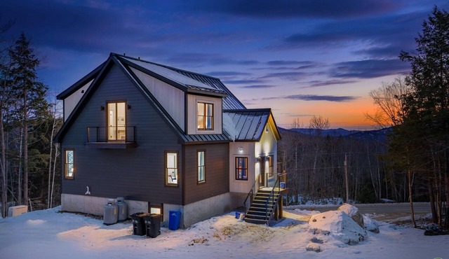 New.Minutes from Slopes.Firepit.2-Fireplaces.Hot Tub.Sauna.Rec Room.Bunk Room