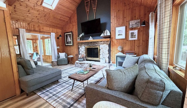 New! Pet-Friendly Loft Cottage in Northern Door County