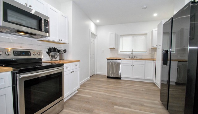 New Remodeled Morden 2 bedroom + Den home in Old Brooklyn
