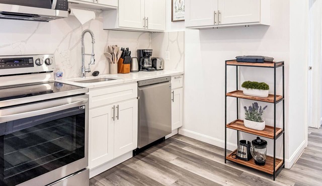 New Reno! 3 Beds, in unit Washer & Dryer, Southie!