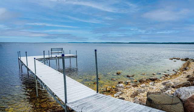 NEW RENOVATION | Lakefront | Dock | HotTub | Fish!