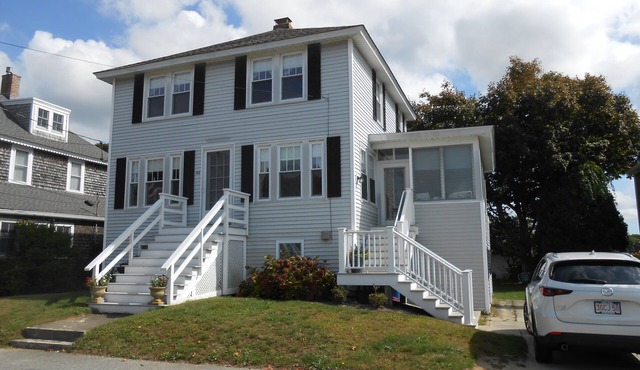 New Silver Beach Cottage-4 BD-Sunroom, Outdoor Shower