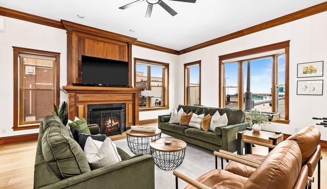 New Urban Retreat - Canal Park, Lakeview, Game Tables, Spa Bath, Sleeps 8