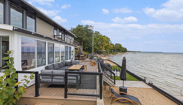🌅 NEW! Waterfront Retreat on West Bay – Hot Tub, Games & Zen Den ➠ 7345
