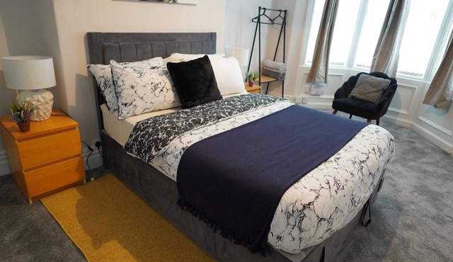 Newcastle Luxury Home, Free Parking