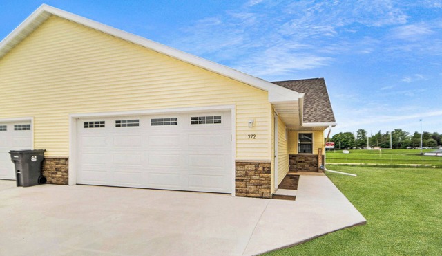 Newly Built Brillion Townhouse - Central to Appleton, Green Bay, Manitowoc, etc