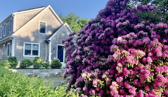 Newly built house, Central A/C, Walk to ferry, beach, and town
