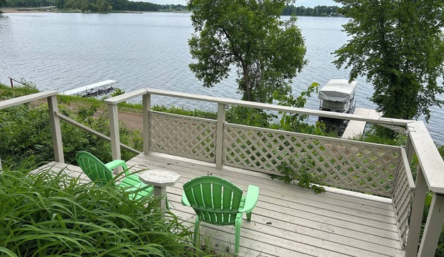 Newly remodeled cabin with private dock on Maple Lake
