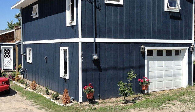 Newly remodeled Coach House on Crooked Lake with new dock