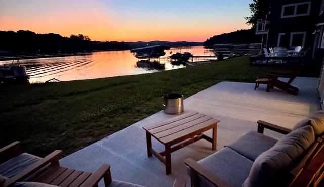 Newly Remodeled Waterfront 3 Bedroom House on Intermediate Lake - Sunset Landing