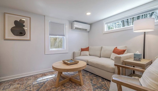 Newly Renovated 1BR APT in Downtown SWH! [Fogline]