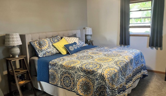 Newly renovated 1-bedrm apartment in Neenah, minutes from shopping & restaurants