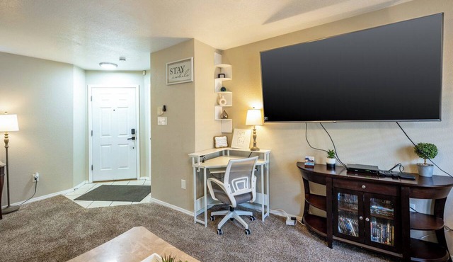 Newly renovated 3Bed 2Ba Family Home with Mountain View