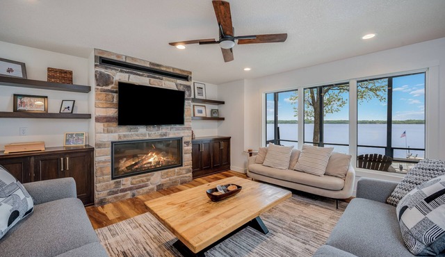 Newly Renovated Clearwater Lake Retreat w/a pontoon rental option!