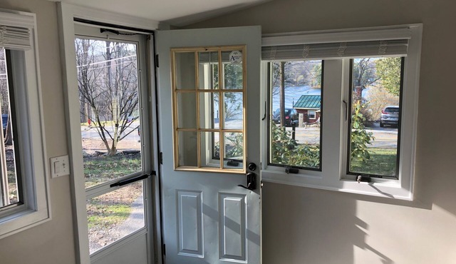 Newly renovated cottage on the lake!