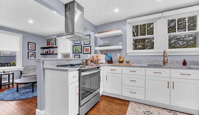 Newly renovated Cozy home with chef kitchen, pretty much fully stocked