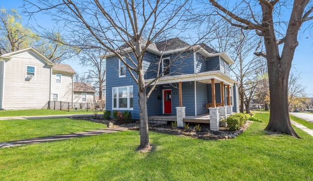 Newly Renovated Farmhouse ~35 min from the KC World Cup