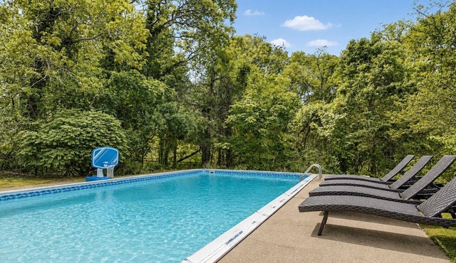 Newly renovated home w/Saltwater Pool Near Sandy Neck, sleeps 10!