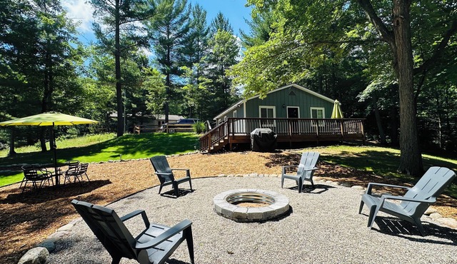 NEWLY RENOVATED! Large sandy beach & swim area. Cute 3 bedroom lake house
