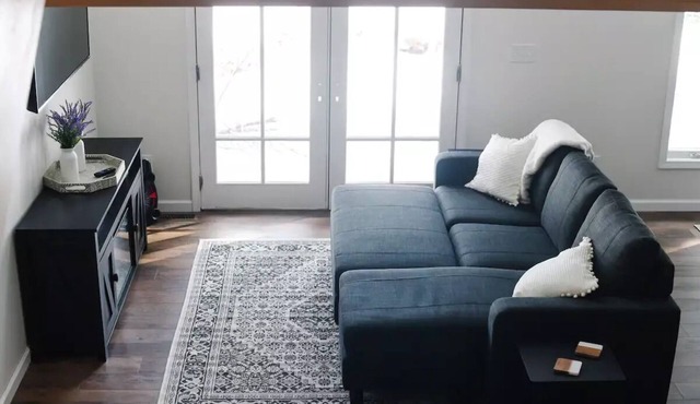 Newly Renovated Waterfront Cabin