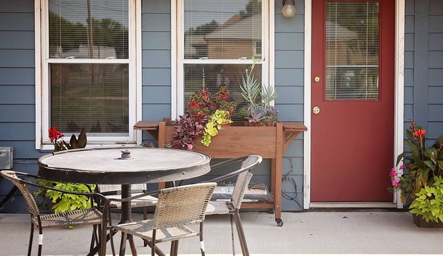 *NEWLY UPDATED* Elm Creek Homes- 2 bedroom sleeps 5