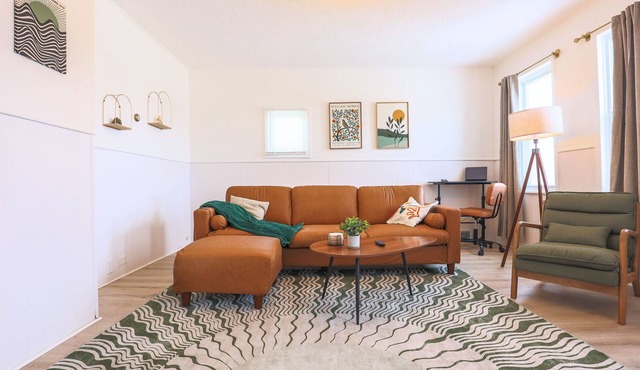 Newly Updated, Stylish Unit Close to the Lake&Hospitals