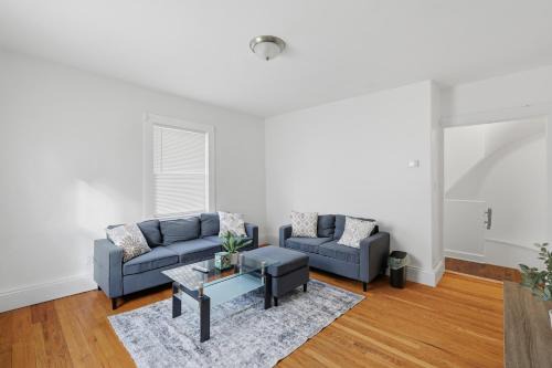 Newton Newly Renovated 3Br Apt