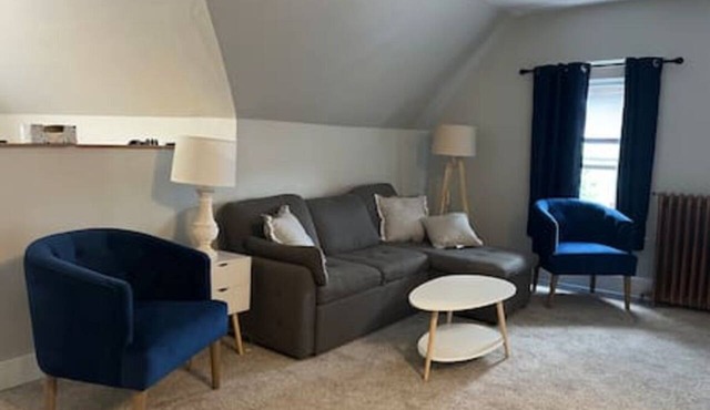 NH3 - Historic Charm - Cozy 3BR Apartment