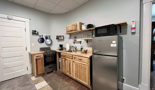 NH5: Charming 1BR in Historic Home