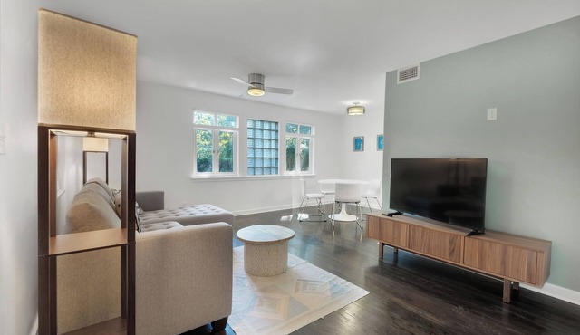 Nice 2-bedroom condo with AC in fabulous Louisville location
