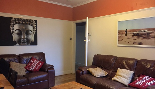 nifty two bed urban flat near leafy park and city