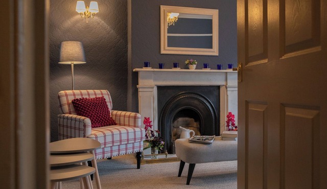 NO 2 TOWNHOUSE, pet friendly, with a garden in Bishop Auckland