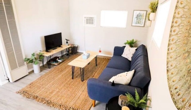 Nob Hill/UNM Luxury Remodel Small House/King Beds