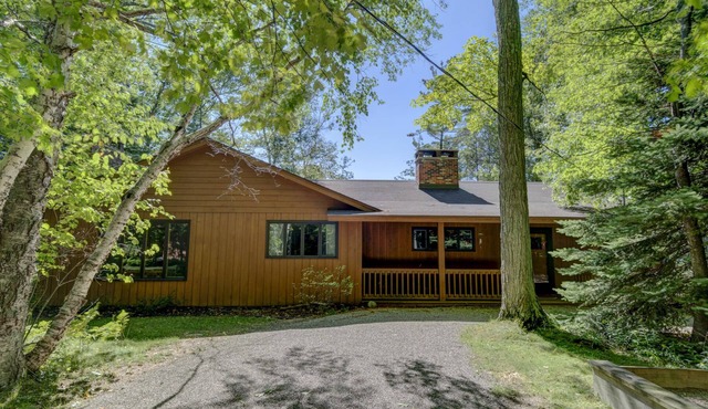 North Shore Little Glen Lake Cottage