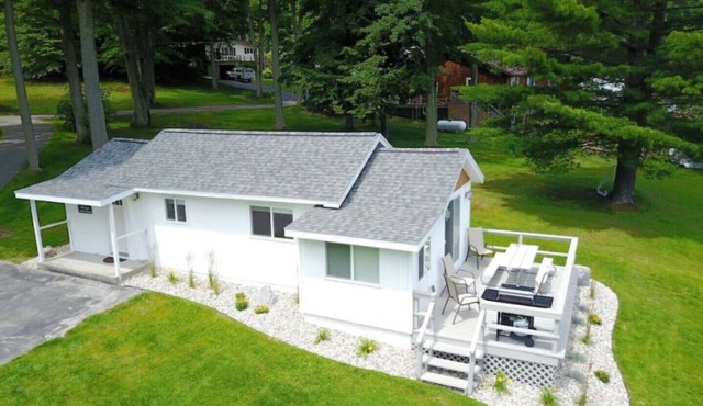OAK - Grace Landing Cottages With Stunning Sunsets Over Hamlin Lake