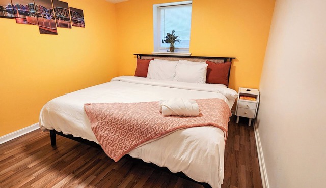 Oak Street Derby Suite: Near Downtown, Germantown
