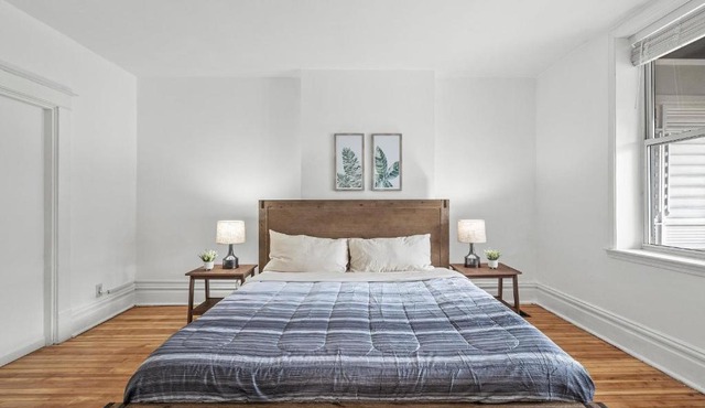 Oakland/University @A Spacious & Modern Private Bedroom with Shared Bathroom