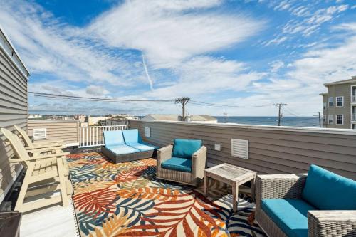 Ocean Hideaway Rooftop Deck Fireplace