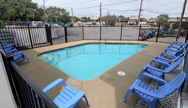 Ocean view 2 bedrooms with a shared pool. apt7
