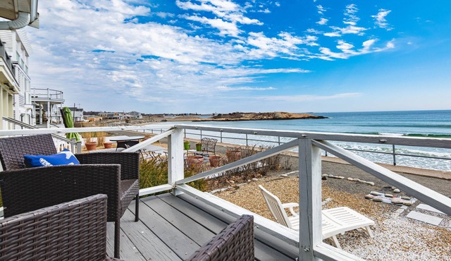 Oceanfront 4 BR/2 Bath Long Beach Vacation Home - Grill, Outdoor shower, AC