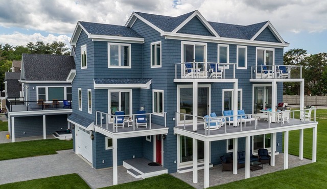 Oceanfront Beach House with Spectacular Panoramic Views