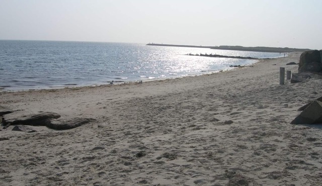OCEANFRONT, PRIVATE BEACH AND DECK, AMAZING VIEWS, KAYAKS, 2 Story House, 4+BR