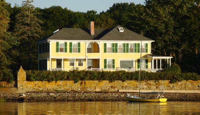 Oceanfront, Stunning Views of Islands/Lighthouse, Tennis, Walk to Restaurants