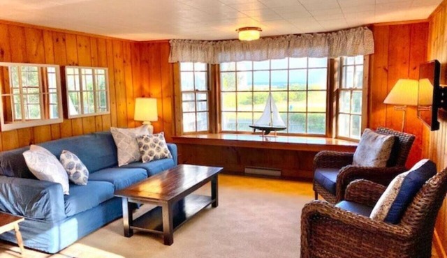 Oceanview 2 BR cottage across from Pleasant Beach!