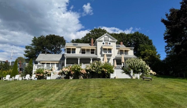 Oceanview hilltop 6BR, 4Bth Queen Anne Gem