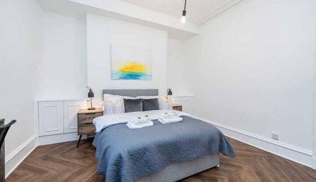 Offshore Contractor 1BR University Area with Fast Wi-Fi and free parking
