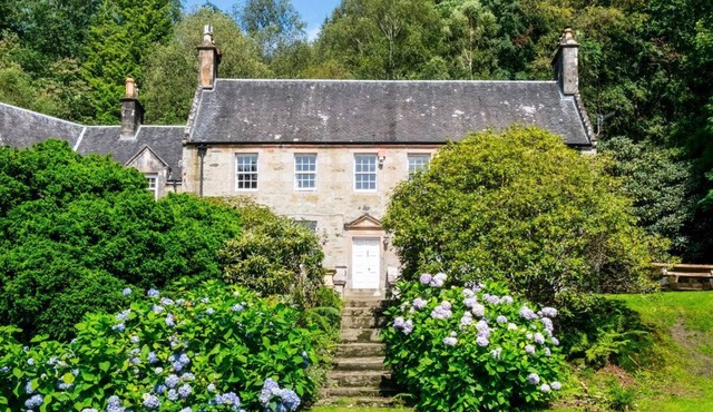 Old Argyll House - Seven Bedroom Villa, Sleeps 16